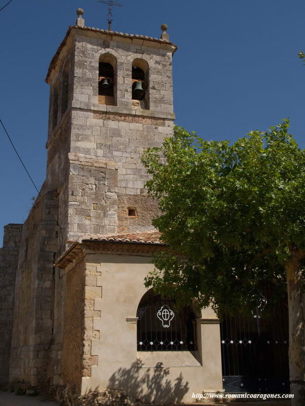 TORRE ADOSADA A LOS PIES DEL TEMPLO